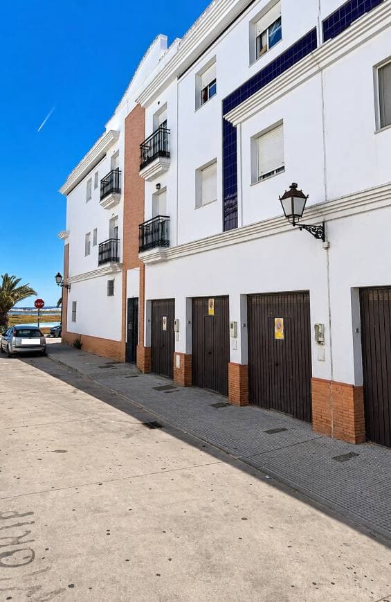CL DE LA PESETA 2, J 21410 ISLA CRISTINA