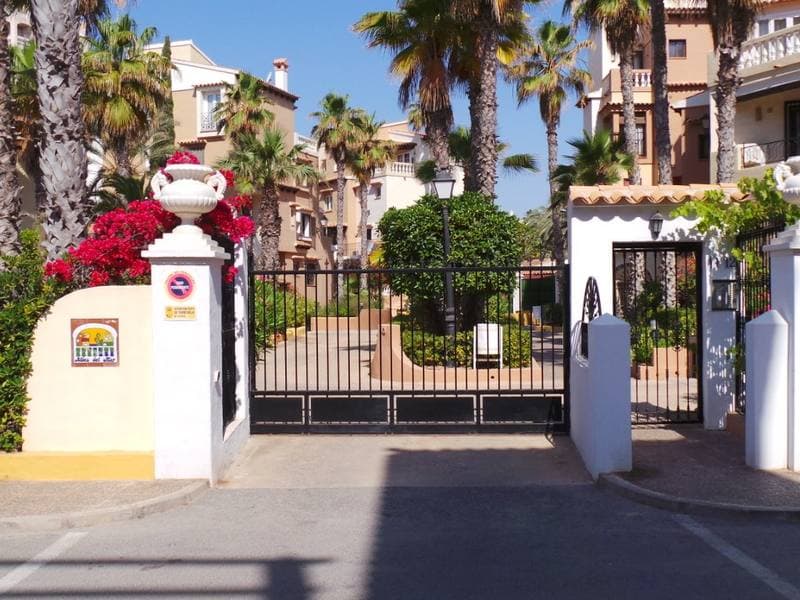 AV ROENTGEN BLOQUE 15 4, 1, 00, 01 03183 TORREVIEJA - Imagen 1