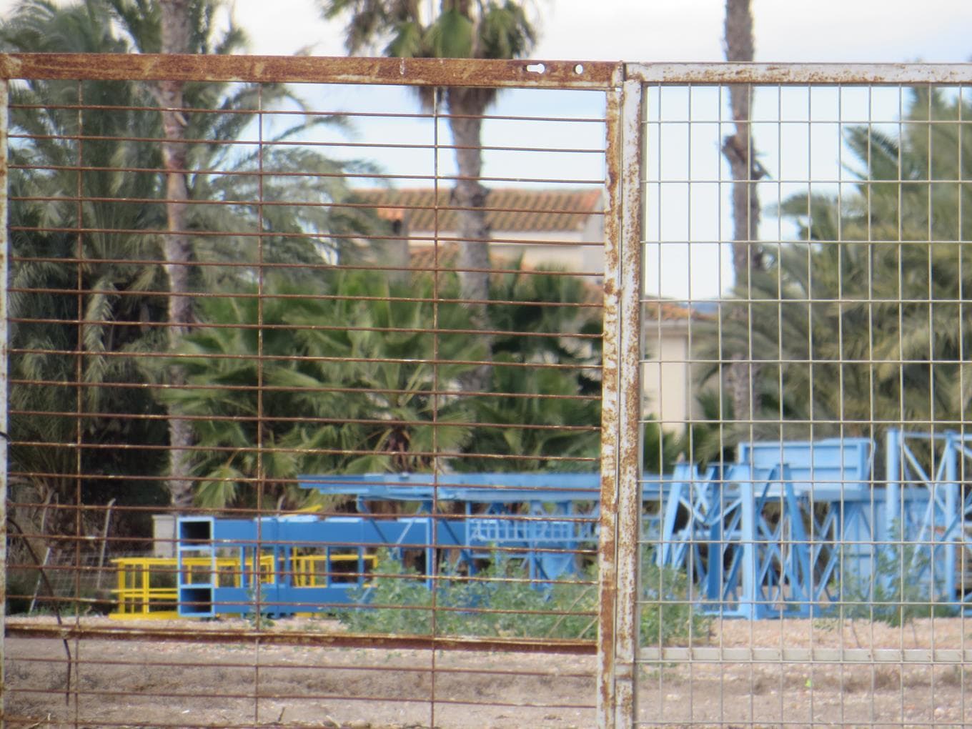 RUSTICA.- Tierra campo secano, parte de la hacienda "los Rodríguez", sita en término de Rojales, calle cañada del Cura, 5, de cabida treinta y cuatro áreas, con na casa dentro de su perímetro, que tiene nueve metros cuadrados, de los que solo cincuen - Imagen 1