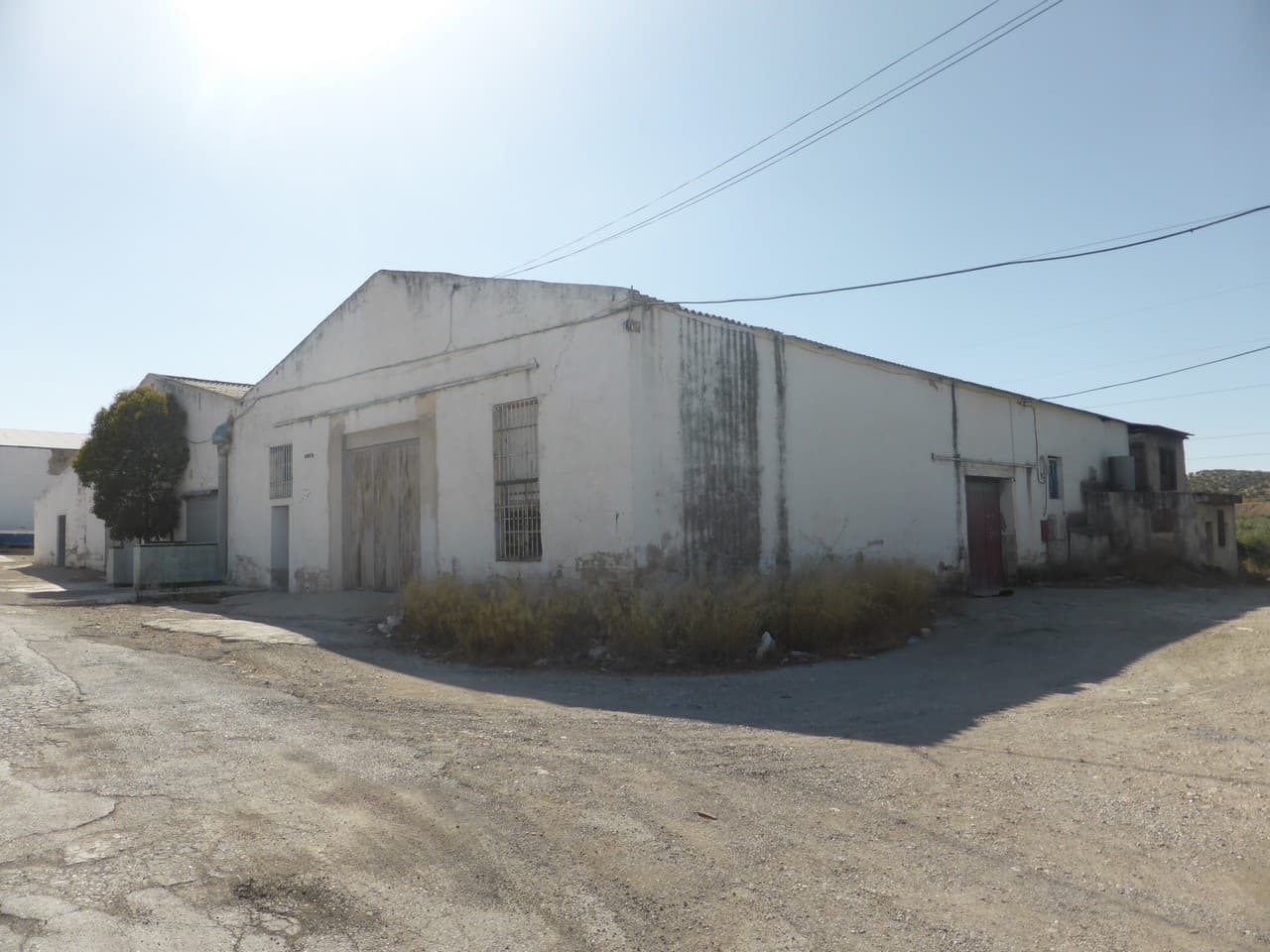 nave industrial de 711 m2 construidos en una plant
