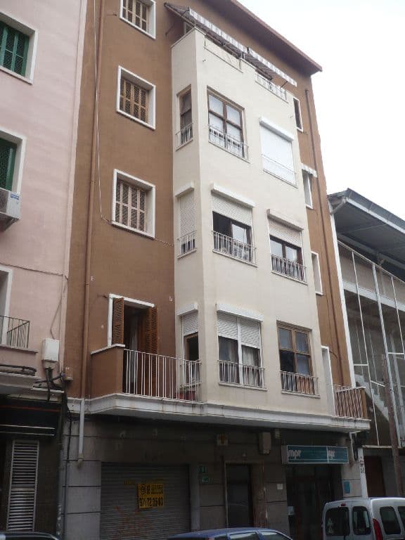 DESCRIPCIÓN: URBANA. - Piso primero, puerta primera, de la casa número treinta, antes ochenta y seis de la calle Tiziano, de esta ciudad. Tiene una superficie de ochenta metros cuadrados, y linda frente, con dicha calle, por la derecha entrando, con - Imagen 1