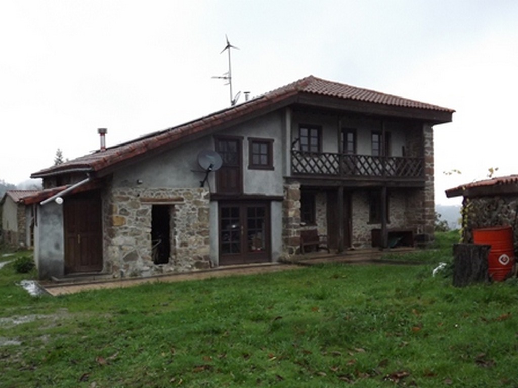 CASA HABITACION, con un LAGAR anexo a la misma, todo ello desarrollado en planta baja y en planta primera. - Imagen 1