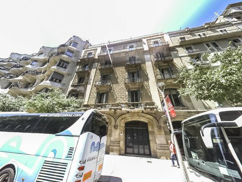 Vivienda, piso CUARTO, puerta SEGUNDA, que forma parte de la casa sita en Barcelona, calle PROVENÇA, número DOSCIENTOS SESENTA Y NUEVE. LA FINCA TIENE CARGAS PREVIAS Extensión: Ciento ochenta y siete metros treinta y dos decímetros cuadrados. Tiene u - Imagen 1