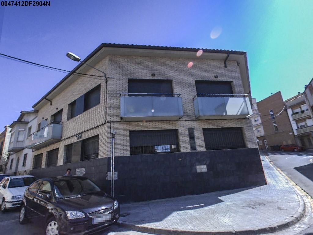 FINCA: URBANA: NÚMERO DIECIOCHO. - VIVIENDA PISO PRIMERO, PUERTA TERCERA, DÚPLEX, en las plantas PRIMERA ALTA Y GOLFAS, comunicados ambos niveles entre sí mediante escalera interior, de la casa, números siete-nueve de la calle Osca, esquina a la call - Imagen 1
