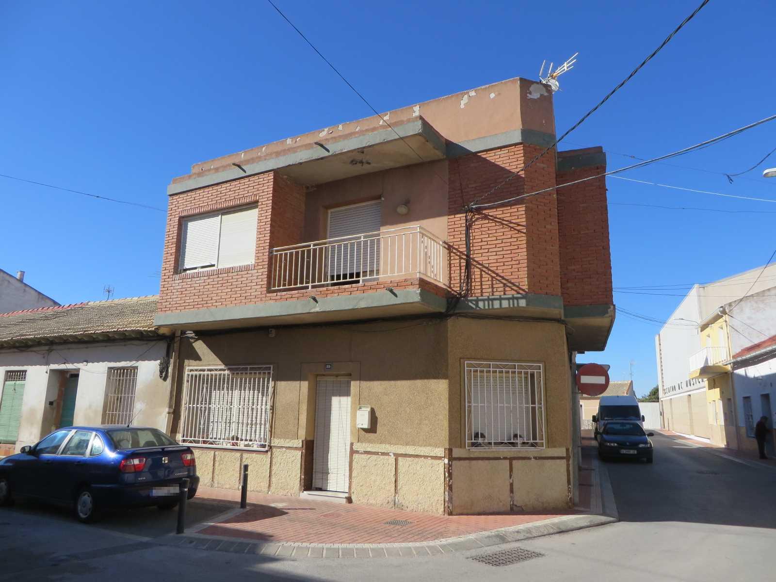 URBANA. Edificio de planta baja, planta primera y planta torreón, sito en San Fulgencio (Alicante), Calle José Antonio, hoy Calle Infanta Leonor, número 25, esquina a Calle Menéndez Pelayo. La planta baja tiene una superficie según el título de SESEN - Imagen 1