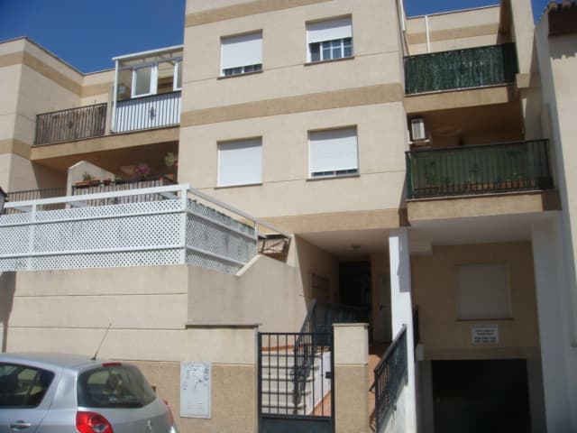URBANA: NUMERO TREINTA Y TRES.- VIVIENDA ubicada en la PLANTA PRIMERA del edificio sito en Híjar, Las Gabias, con fachada y accesos por la calle Reyes Católicos, sin número de demarcación, hoy según catastro número 10, donde se identifica como C". Se - Imagen 1