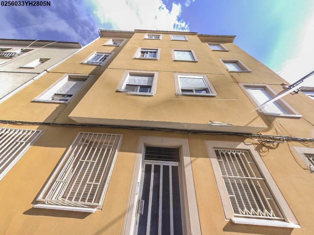 URBANA.- Vivienda de la tercera planta ubicada en la calle Mitja Volta, 5 del municipio de Alcoy