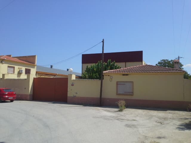 50,00% de Propiedad plena de URBANA.- TERRENO en término de MURO DEL ALCOY, partida de LES SORTS DE LA ALQUERIA DE JORDA, de treinta y nueve áreas y cuarenta y siete centiáreas en el que están enclavadas CUATRO NAVES destinadas a usos industriales, d - Imagen 1