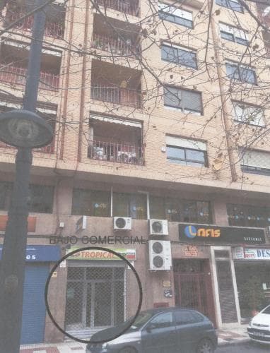 URBANA. VEINTIOCHO.- Vivienda en planta quinta del edificio sito en Orihuela, en la Avendia Teodomiro, sin número de demarcación, de tipo E, con acceso por la escalera número dos, situada en el lado izquierdo de la fachada entrando al edificio. Tiene - Imagen 1