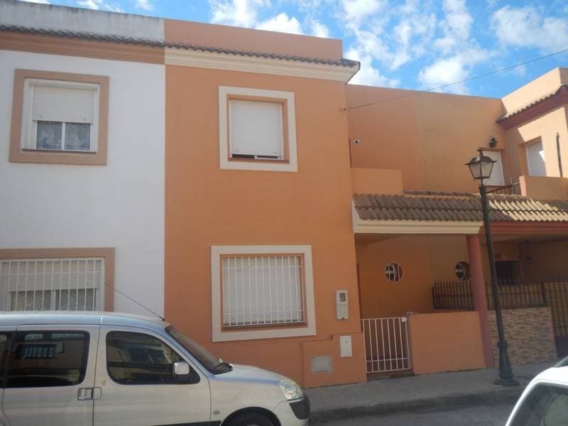 Finca nº 9.508 inscrita en el Registro de la Propiedad 8 de Sevilla al tomo 1.974, libro 206, folio 189.REFERENCIA CATASTRAL: 0396805TG3509N0001IY - Imagen 1