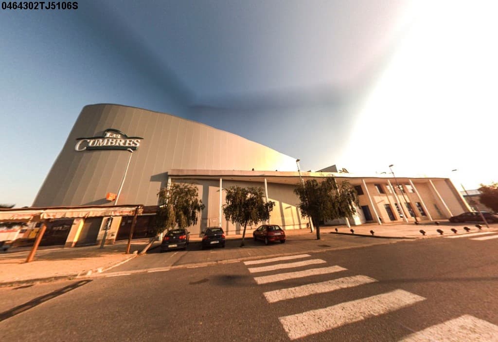 URBANA: Local comercial sito Don Benito en la calle Leonardo da Vinci núm. 32 del edificio denominado Centro de Ocio Las Cumbres, identificado con el núm. 43 en planta primera. Tiene una superficie útil de 179,56 metros cuadrados y una construida de - Imagen 1