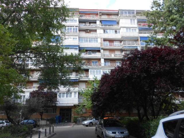 PISO LETRA A, EN PLANTA NOVENA O DE ÁTICO, correspondiente a la undécima de construcción, con acceso por la escalera izquierda de la casa número dos de la calle de Porto Colón, al sitio denominado actualmente Parque de Lisboa, en Alcorcón (Madrid). M - Imagen 1
