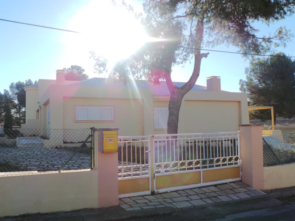 FINCA REGISTRAL Nº 28792 DESCRIPCION: urbana vivienda unifamiliar construida sobre parcela integrada por los números noventa y tres y noventa y cuatro ( dos dos mil ciento diez metros cuadrados), de la urbanización Coblanca, en Benidorm, partida del - Imagen 1