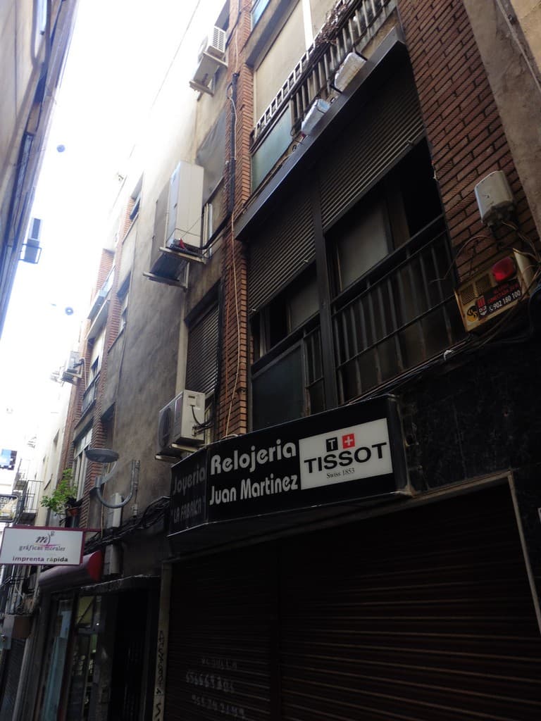 Calle LOS MOLINOS Número: 6 Planta: 1 Puerta: DCHA. Superficie: Útil: noventa y siete metros, ochenta y cinco decímetros cuadrados, División Horizontal: Orden: 3 Cuota: diez enteros, veintinueve centésimas por ciento LINDEROS: Frente, CALLE DE SITUAC - Imagen 1