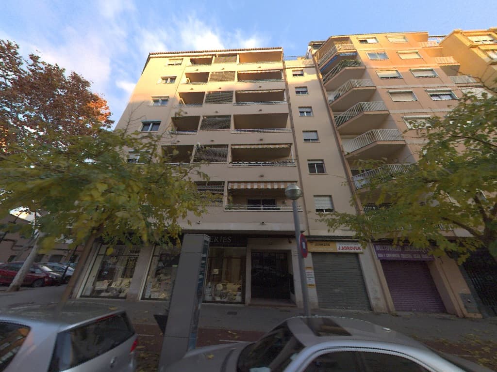 URBANA.- NÚMERO QUINCE DE ORDEN.- Espacio de aparcamiento para motos, señalado con el número 15 de la planta de sótano primero, de un edificio marcado con el número 96 de la calle del Archiduque Luis Salvador, de esta ciudad. Mide tres con cincuenta - Imagen 1