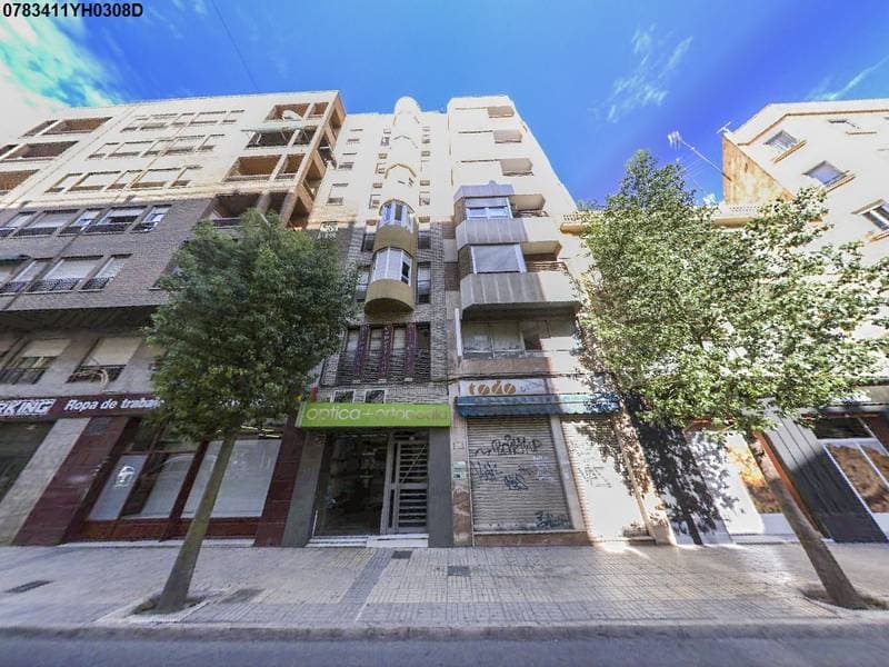 100,00% de Propiedad plena de URBANA. SEIS: Vivienda del piso entresuelo que tiene su acceso por la escalera de la calle Capitán Cortés, del edificio situado en esta Ciudad, calles Jorge Juan, número cuarenta y siete de policía y Capitán Cortes, núme - Imagen 1