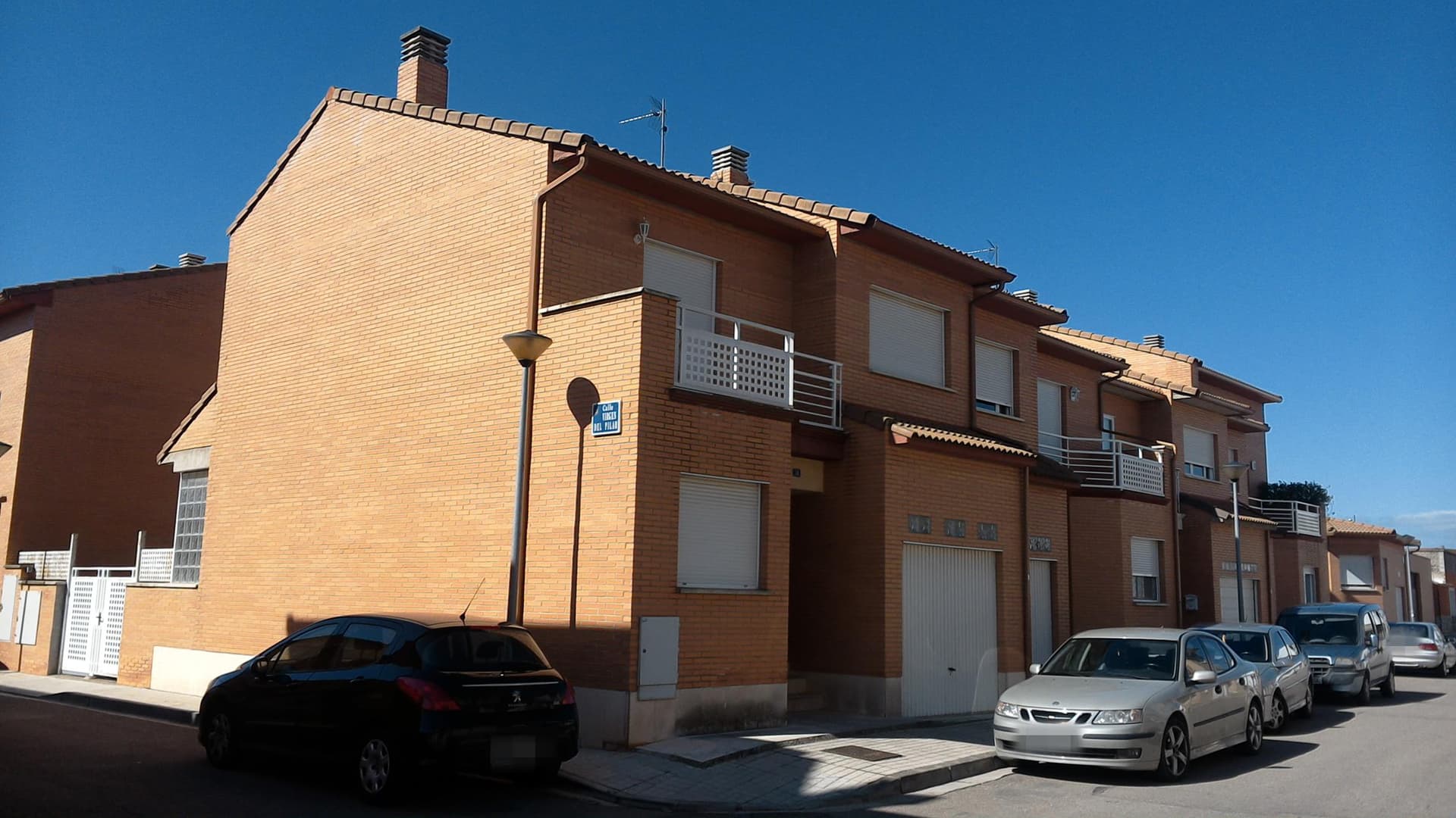 FINCA URBANA. Núm. 6. Vivienda A-12, casa señalada con el núm. 3 de la C/ de los Danzantes en Zaragoza. - Imagen 1