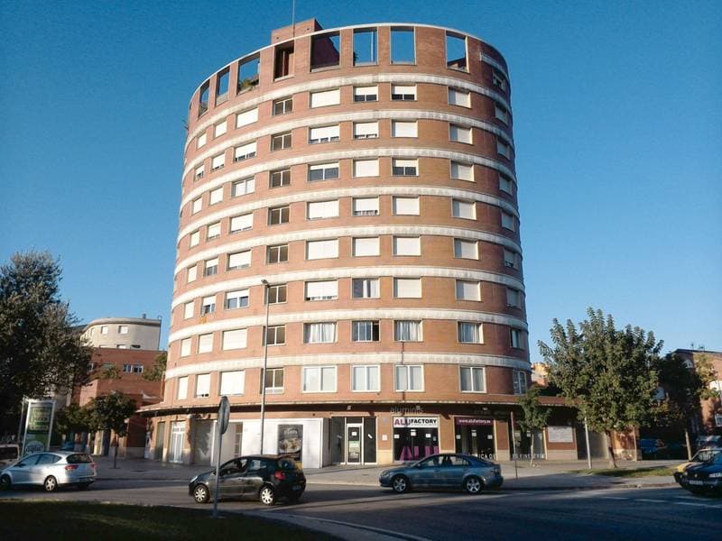 URBANA,- Urbana.- Número diecinueve.- Vivienda situada en la planta cuartar puerta tercera, del Bloque A,C,D, de la escalera número 44 de la calle Esteve Terrades, calificada definitivamente de Viviendas de Protección Oficial de Promoción Privada. Ti - Imagen 1