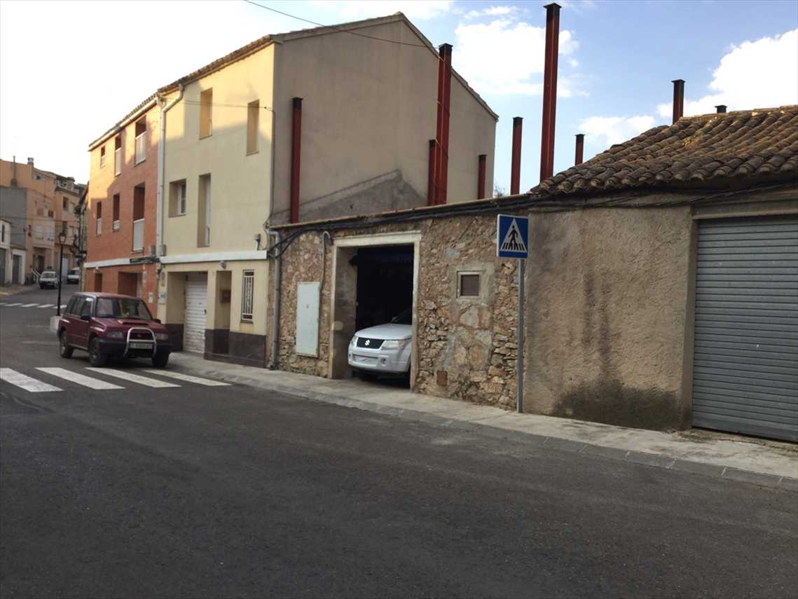 URBANA:VIVIENDA UNIFAMILIAR ,en construcción, entre medianeras en Alfara de Carles ,calle Carretera ,número veintiuno, de planta baja, primera, segunda y bajo cubierta. - Imagen 1