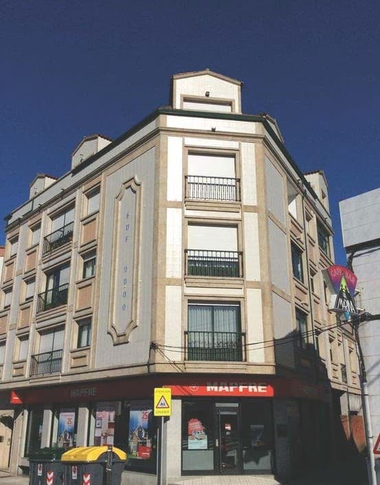 URBANA.- NUMERO SEIS. Piso primero D. Vivienda situada en la planta primera, del edificio en la confluencia de las calles Luis A. Mestre, hoy número treinta y siete, y Claudio Iglesias, en la parroquia de San Martín, del término municipal de O Grove, - Imagen 1