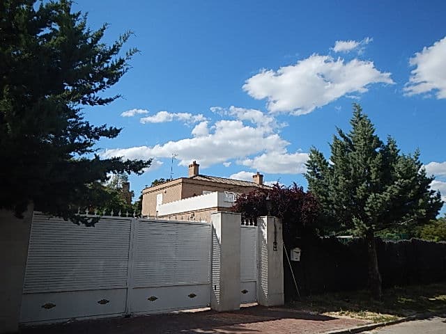 FINCA REGISTRAL 8377 INSCRITA ENE L REGISTRO DE LA PROPIEDAD Nª 2 DE LAS ROZAS DE MADRID, TOMO 2919,LIBRO 926,FOLIO 129, SITA EN CALLE GERIFALTE Nº1 DE LAS ROZAS - Imagen 1