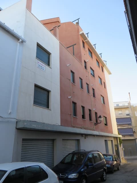 TIPO.- URBANA Descripción.- VIVIENDA en Av. de la Constitución nº199 1ºC Torredelcampo. Tiene una superficie construida de cuarenta y un metros cuadrados, sesenta y un decímetros cuadrados con una superficie útil de treinta y cinco metros, cuarenta y - Imagen 1