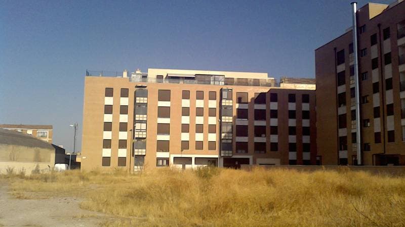 VIVIENDA y plaza de garaje - Imagen 1