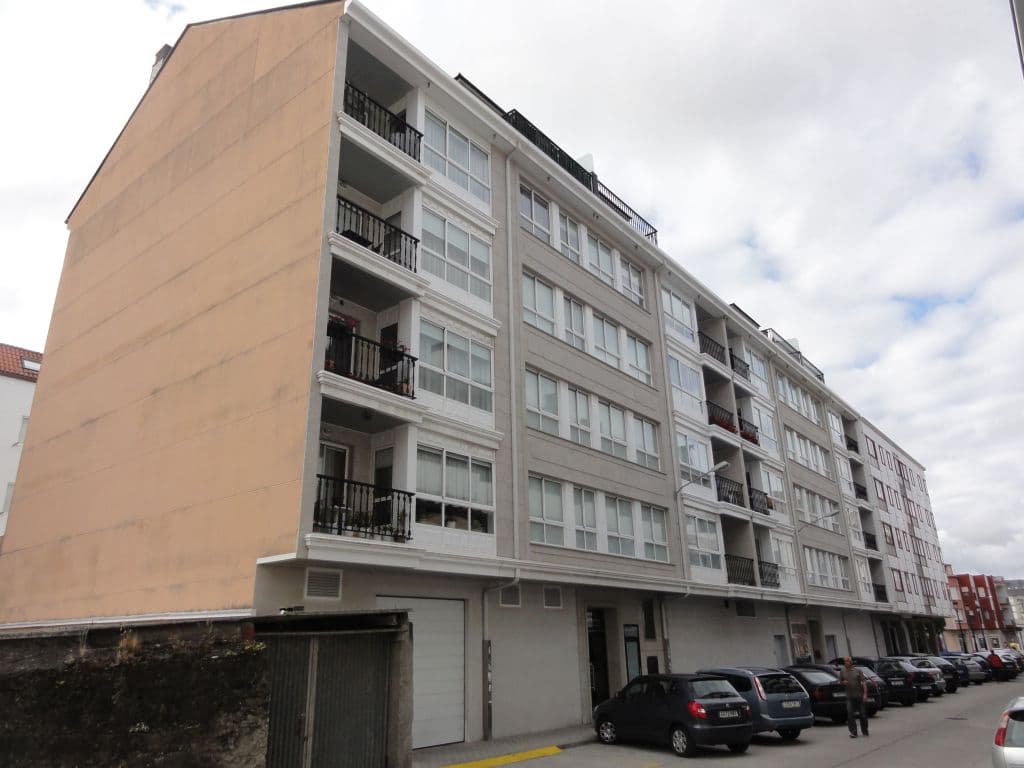 Vivienda sita en la c/ Santa Bárbara nº 57, 1º A - 15624 - ARES