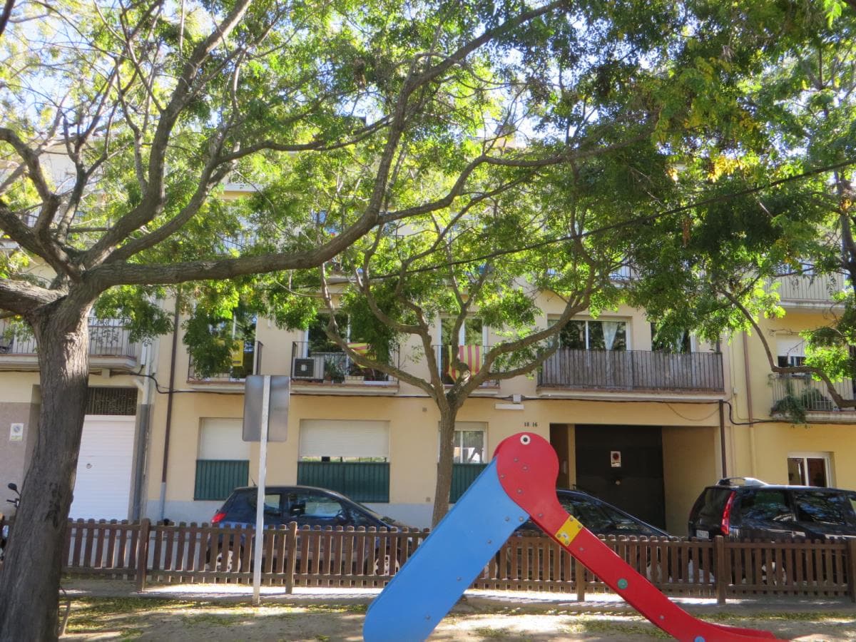 Vivienda en planta segunda y bajo cubierta den calle Verge de Montserrat núm 16-18 de Arenys de Munt - Imagen 1