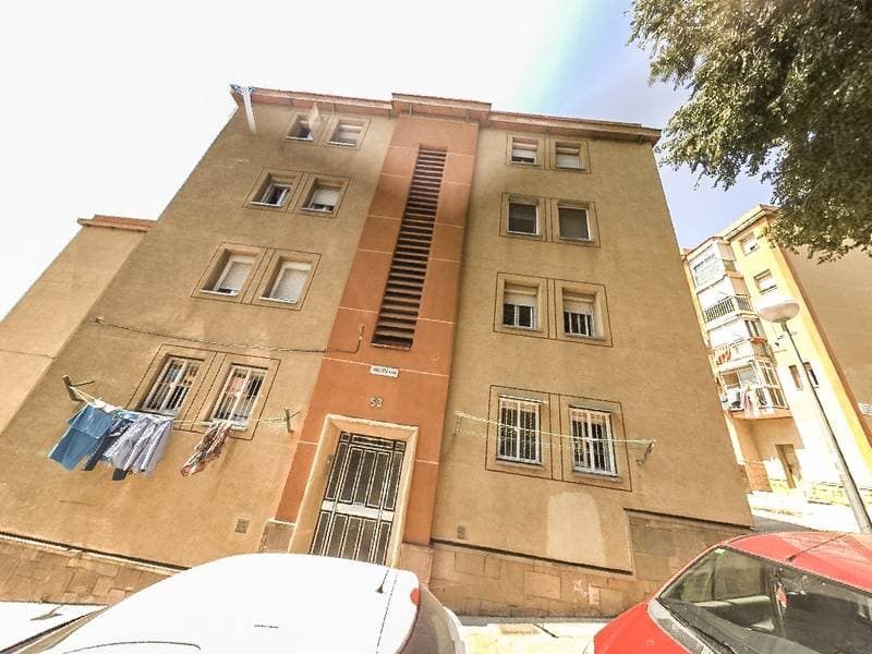 Vivienda puerta primera , situada en la tercera planta de la escalera numero cincuenta y tres de la calleAiguablava , bloque dieciocho sito en esta ciudad, barriada de Sant Andres de Palomar - Imagen 1