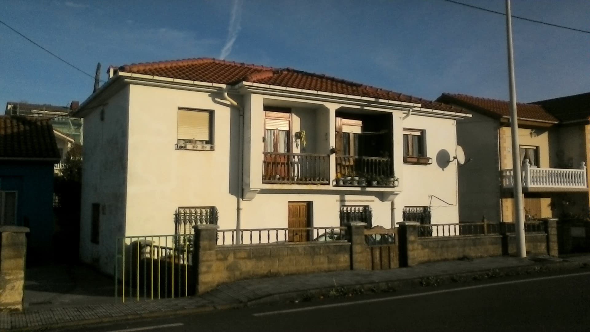 Finca 9992 Registro de la Propiedad nº 2 de Santander, inscrita en Libro 102 del Ayuntamiento de Villaescusa, folio 76. URBANA. UNA VIVIENDA en el pueblo de Liaño, termino municipal de Villaescusa, señalada según el catastro con el número 109 del Bar - Imagen 1