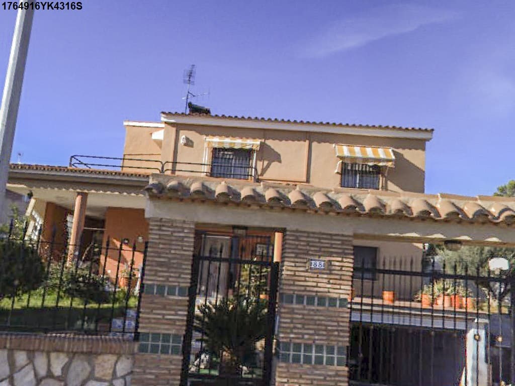 FINCA nro. 8.625: Urbana. - Parcela 88 de la Urbanización El Pantano, tida Simona o Puntarro, de mil ciento noventa y cuatro metros cuadrados en cuyo interior hay un edificio unifamiliar aislado compuesto de planta semisótano, destinada a garaje, alm - Imagen 1
