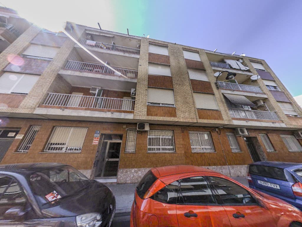 URBANA: . Vivienda tipo F, situada en tercer piso alto y a la derecha mirando, del edificio en Alzira con frontera a la calle Lepanto número treinta y seis y treinta y ocho, con acceso independiente por una puerta señalada con el número ocho, recayen - Imagen 1