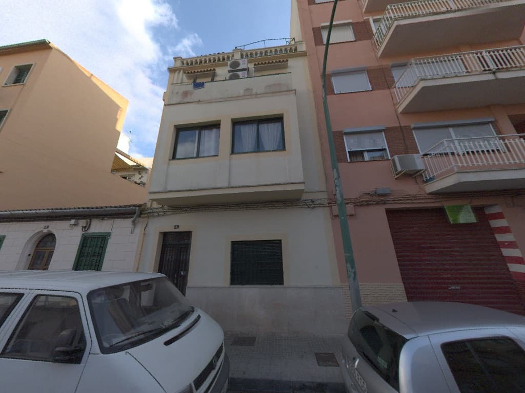 URBANA: NÚMERO TRES DE ORDEN.- Vivienda única del piso segundo, con acceso por el zaguán de la planta baja, número ocho de la calle San Leandro y su escalera. Mide una superficie de OCHENTA Y SIETE COMA OCHENTA Y OCHO METROS CUADRADOS y sus lindes, m - Imagen 1