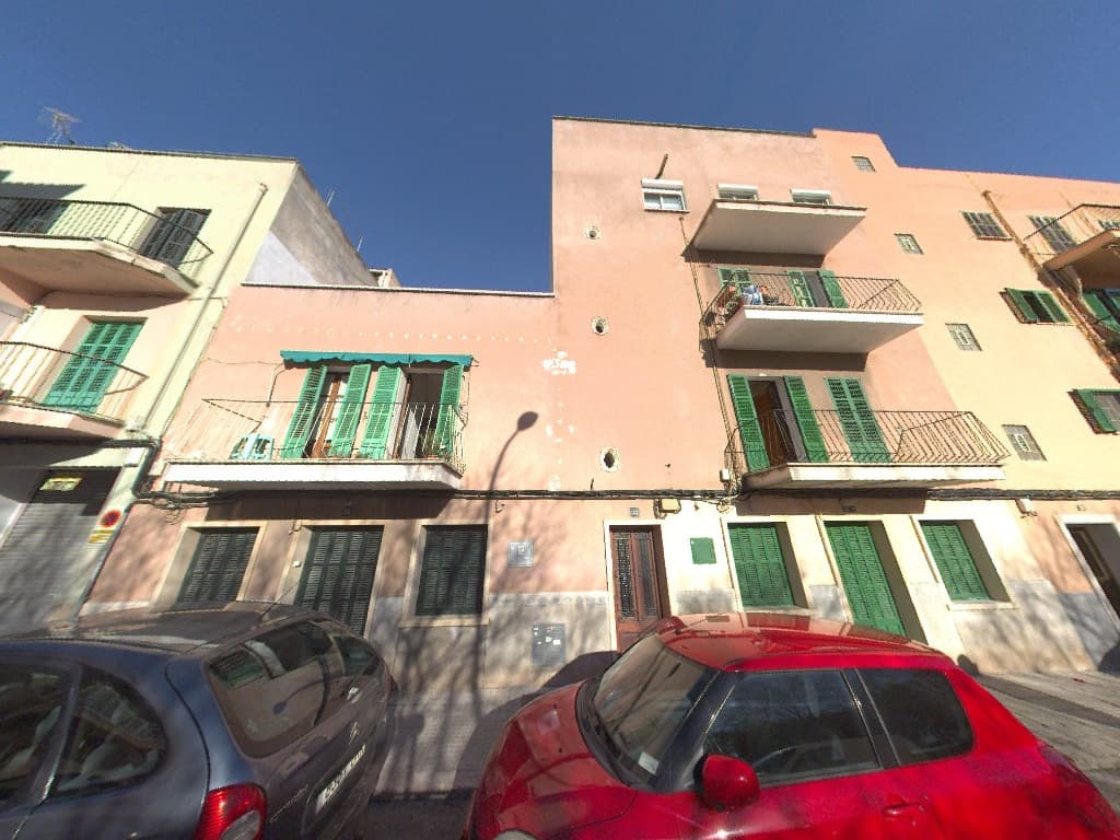 URBANA: NUMERO CUATRO DE ORDEN.- Vivienda de la izquierda, entrando, del piso primero, que tiene su acceso por el zaguán señalado con el número 18, hoy 22, de la calle Ceres, de esta ciudad. Mide sesenta y cinco metros sesenta y dos decímetros cuadra - Imagen 1