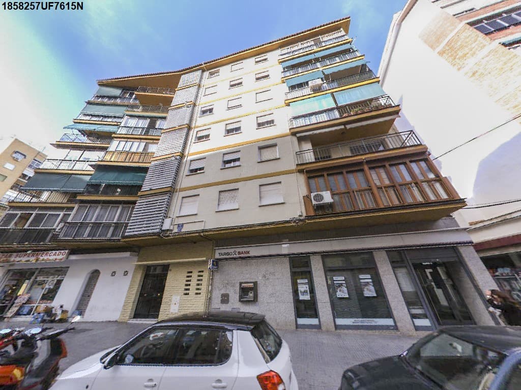 FINCA URBANA, vivienda tipo B, planta primera en altura, sin contar la baja, del Edificio Bloque 1, hoy 5, sita en Málaga, con fachada a Camino de Suarez, actual nº 10. Tiene una superficie útil de 69.62 m2, distribuida entre varias dependencias. - Imagen 1