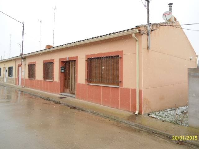¿URBANA: Urbana: casa demarcada con el número treinta y ocho de la calle Luciano Lumbreras, del casco de Blascosancho. Tiene una superficie total de doscientos cincuenta y dos metros cuadrados, de los cuales ciento once metros y sesenta decímetros cu - Imagen 1