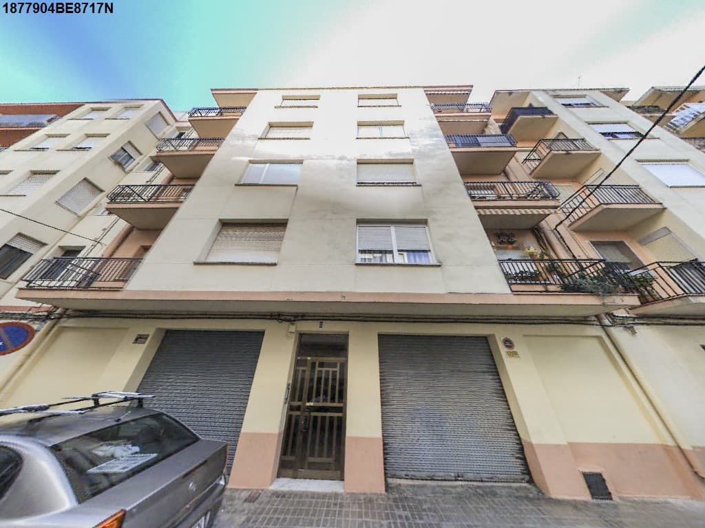 Finca registral número 11937, inscrita en el Registro de la Propiedad de Benicarlo. Referencia catastral: 1877904BE8717N00061R Dirección de la finca: URBANA.- Vivienda en el piso segundo, derecha entrando mirando a la fachada de la casa en Benicaarlo - Imagen 1