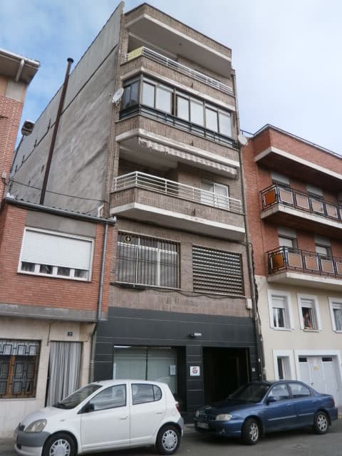 VIVIENDA EN ISCAR-FINCA REGISTRAL Nº 9790 DESCRIPCION: URBANA: En el caso y termino municipal de ISCAR, en la calle del General Franco, hoy calle Real número 6-8-10, VIVIENDA UNIFAMILIAR tipo y letra A de la planta segunda señalada con el número ocho - Imagen 1
