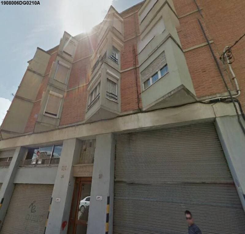 100 % DE LA NUDA PROPIEDAD DE EDIFICIO DE VIVIENDAS EN C/ DEL GENERAL PRIM, 25 DE MANRESA. El edificio consta de planta baja comercial, de superficie trescientos cincuenta y dos metros, cincuenta decímetros cuadrados, y una planta sótanos, asimismo d - Imagen 1
