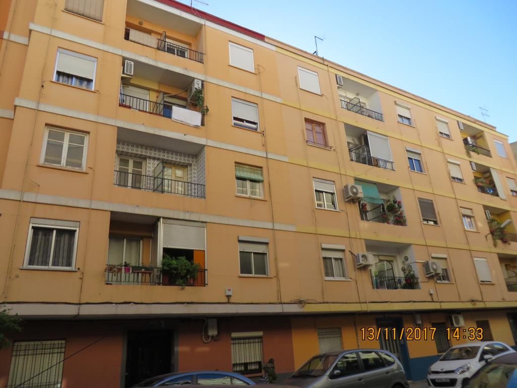 URBANA: NÚMERO SIETE – VIVIENDA en tercera planta alta, puerta siete, que ocupa una superficie útil de sesenta y ocho metros y setenta y cinco decímetros cuadrados y linda: frente, general de la edificación derecha, casa número treinta y cinco, izqui - Imagen 1