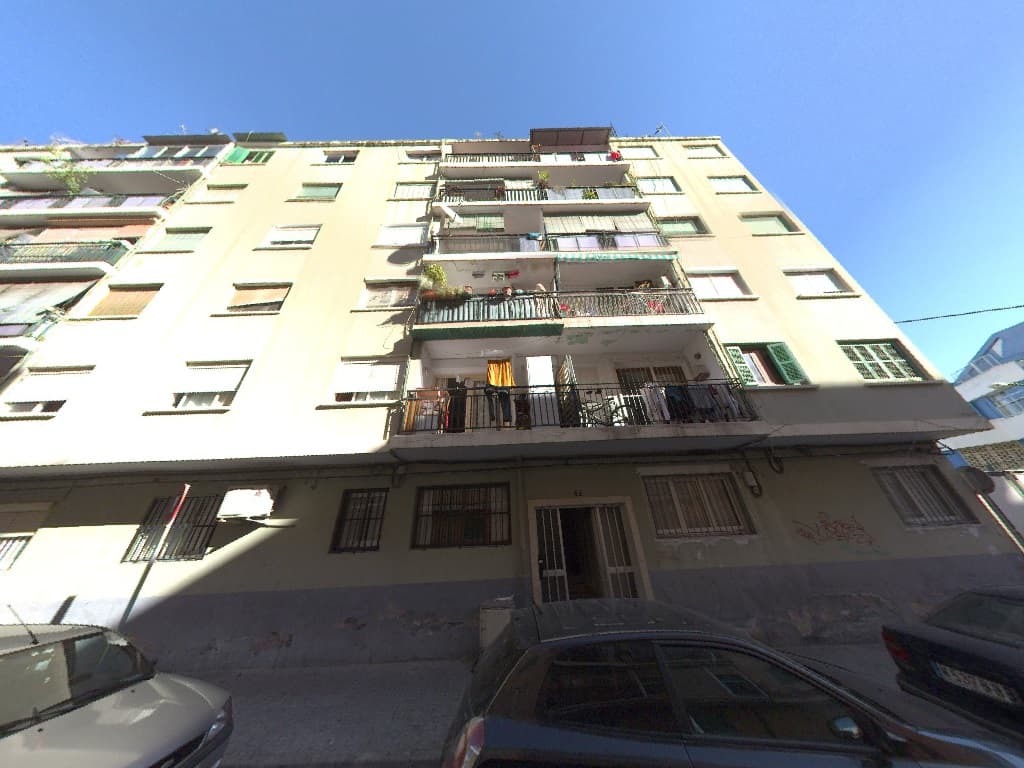 URBANA: NUMERO DOCE DE ORDEN.- VIVIENDA posterior del piso tercero, puerta once, del Edificio sito en el Pasaje Siete Picos, número veintidós hoy dos, Bloque VII, patio W, en término de esta ciudad. Ocupa una superfície construída de CIENTO CUATRO ME - Imagen 1