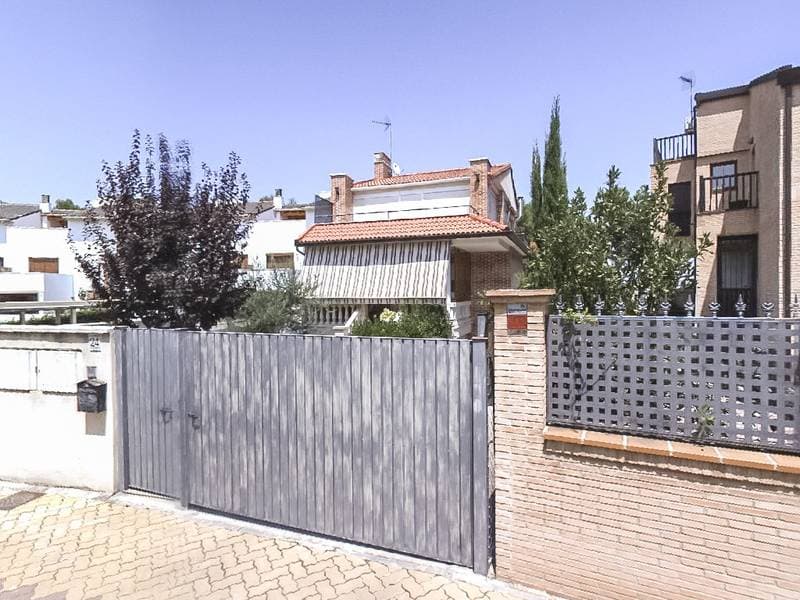 URBANA. VIVIENDA UNIFAMILIAR sita en el Sector 89, URBANIZACIÓN MONTECANAL de Zaragoza, en el Area de Ordenación Diferenciada número 05, que es la PARCELA número 101 BIS, situada en la AVENIDA DE LA ILUSTRACIÓN número VEINTICUATRO. Se halla edificada - Imagen 1