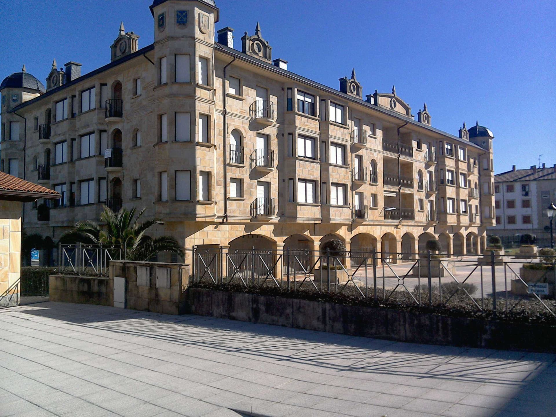 Vivienda con trastero en Residencial Beatriz, C/ La Bolera 3, Treto (Bárcena de Cicero, Cantabria) - Imagen 1