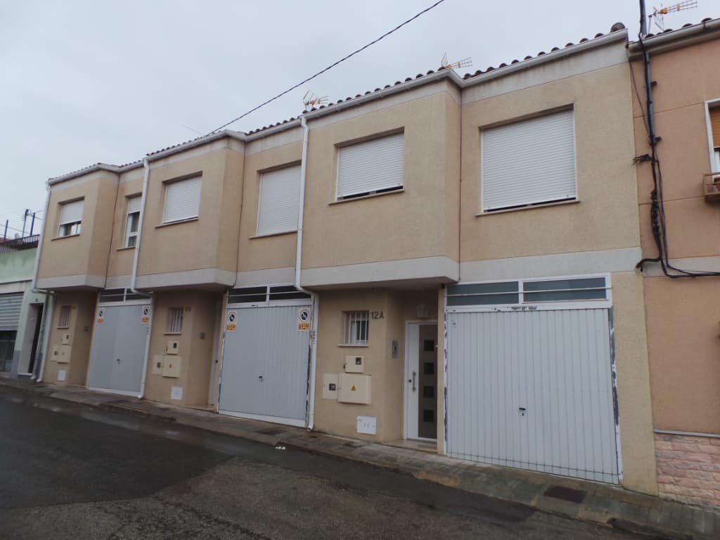 FINCA DE IBI N°: 19849, (CÓDIGO REGISTRAL ÚNICO 03011000681424), URBANA.- ENTIDAD NUMERO UNO.- VIVIENDA sita en IBI, en la calle DONOSO CORTES, número DOCE.a..- Consta de: planta sótano con acceso independiente sólo mediante escalera interior, planta - Imagen 1