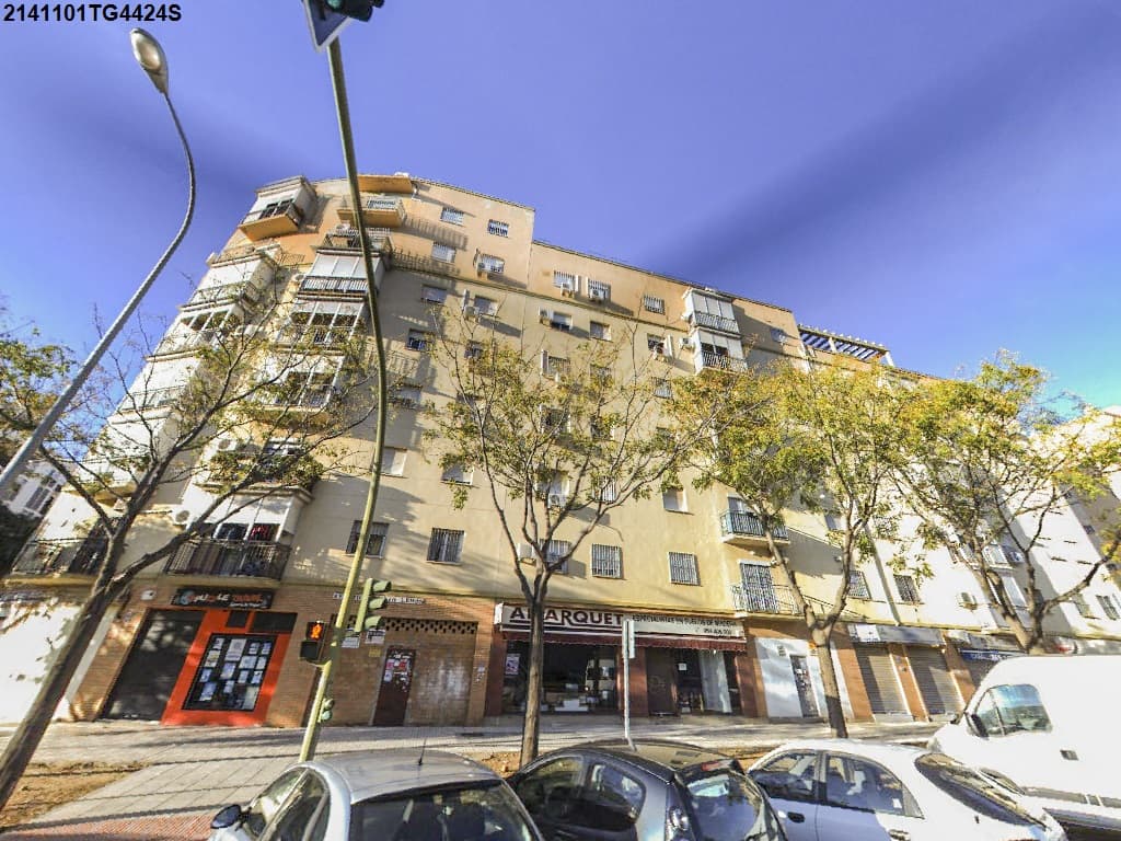 VIVIENDA sita en la planta 1ª. letra A, del edificio denominado "GIRALDA ESTE QUINCE A" situado en Calle Thailandia, número 10, puerta 4, parcela 15-A, 1º, A, Polígono AEROPUERTO, 41020, Sevilla