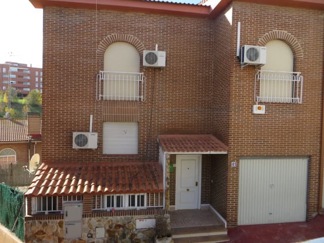 URBANA. Parcela de terreno número ciento veintinueve del plano de parcelación. En Arganda del Rey, sitio "Siete Vientos", lugar conocido por "La Beata o La Perlita", hoy CALLE NOISSI-LE-SEC número CUARENTA Y UNO. Es edificable y mide ciento veintinue - Imagen 1