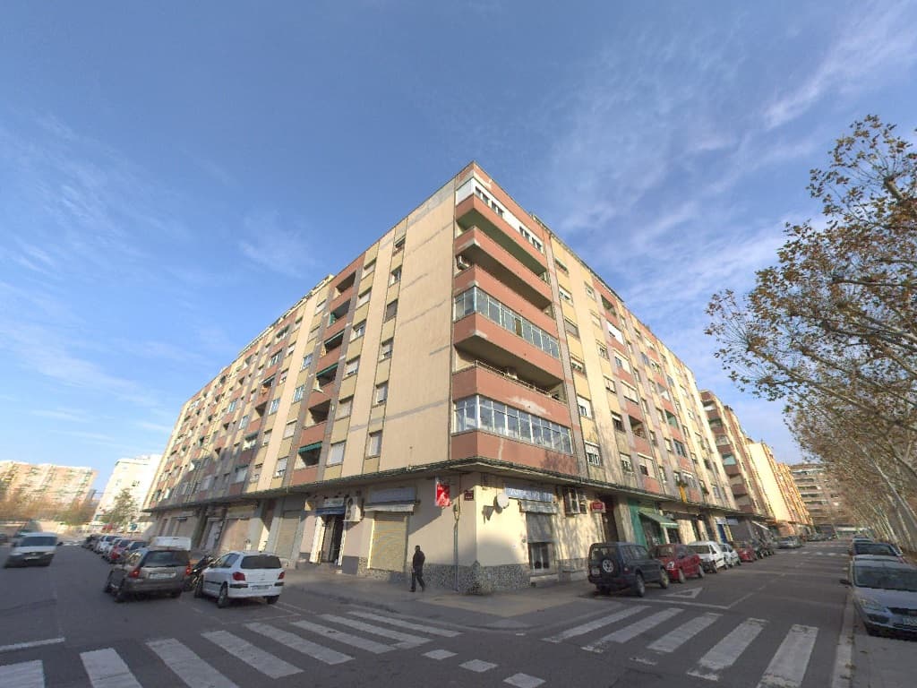 Vivienda en la planta segunda , puerta segunda , tipo B, de la casa sita en Lleida , Calle Doctora Castells , número treinta , portal y escalera número seis, que da a la calle del fondo del edificio gereral .