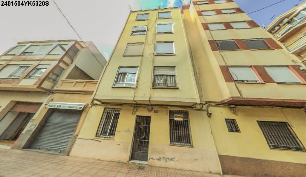 FINCA, con su referencia catastral, consta en sus inscripciones 5ª y 12ª y es como sigue: URBANA: Planta baja derecha mirando a 1a fachada del edificio situado en esta ciudad, calle Félix Breva, número treinta y cinco y treinta y siete, hoy veintinue - Imagen 1