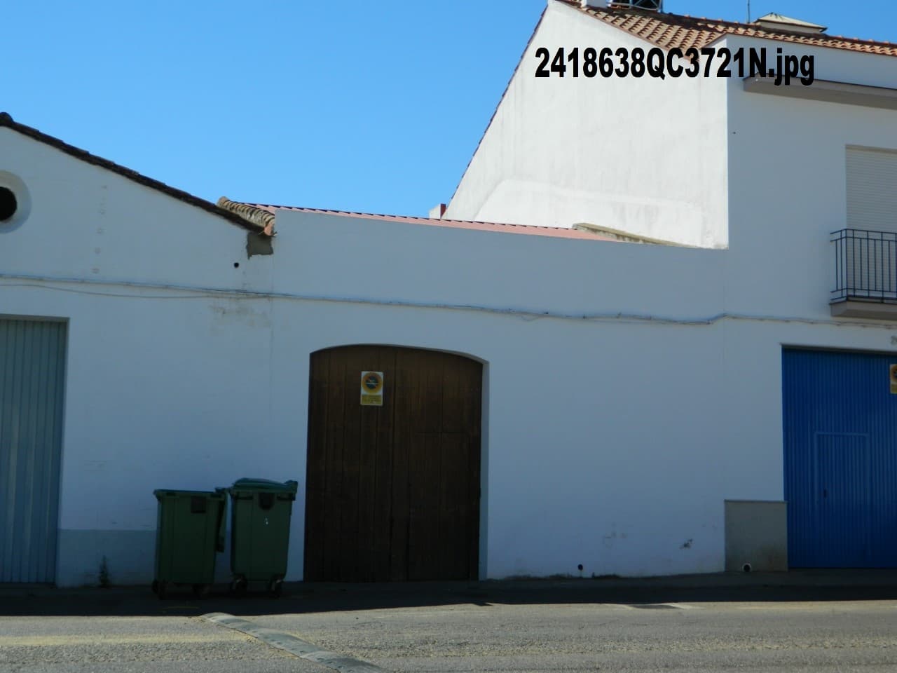 URBANA: Una tercera parte indivisa de corralón sito en Villafranca de los Barros en la carretera Ribera del Fresno núm. 26. Tiene una superficie de parcela 178,00 metros cuadrados. Según datos catastrales tiene una superficie construida de 125,00 met - Imagen 1